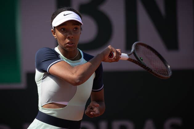 Mathilde NGIJOL CARRE (FRA) contre Olivia CARNEIRO (BRA) TENNIS : Roland Garros Junior 2022 - 30 05 2022 AurelienMorissard Panoramic 