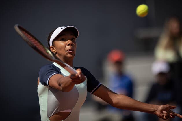 Mathilde NGIJOL CARRE (FRA) contre Olivia CARNEIRO (BRA) TENNIS : Roland Garros Junior 2022 - 30 05 2022 AurelienMorissard Panoramic 