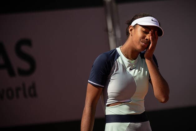 Sport Bilder des Tages Mathilde NGIJOL CARRE (FRA) contre Olivia CARNEIRO (BRA) TENNIS : Roland Garros Junior 2022 - 30 05 2022 AurelienMorissard Panoramic 