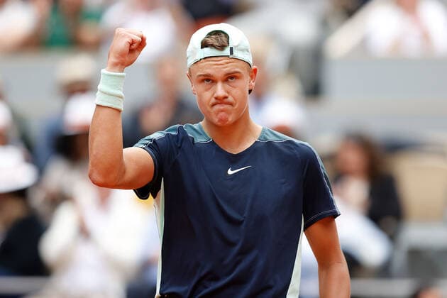 30.05.2022, Tennis, French Open 2022 Roland-Garros, FRA, Paris, Roland Garros v. li. Holger Rune (DK) jubelt Tennis, French Open 2022 Roland-Garros Paris Copyright: xBeckerxEibner-Pressefotox EP_hec