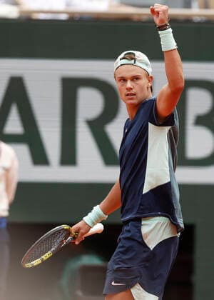 French Open 2022, Holger Rune macht die Faust und jubelt, Jubel, Freude, Emotion Tennis - French Open 2022 - Grand Slam ATP, Tennis Herren WTA, Tennis Damen ITF - Roland Garros - Paris - - France - 30 May 2022. Copyright: xJuergenxHasenkopfx