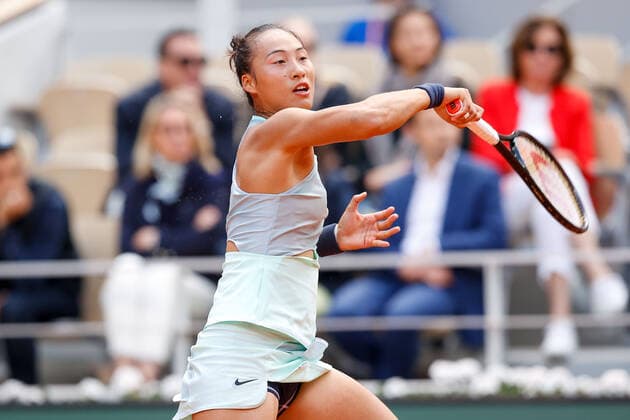 30.05.2022, Tennis, French Open 2022 Roland-Garros, FRA, Paris, Roland Garros Bild: v. Zheng Qinwen Copyright: HMBxMedia AntonioxBorga