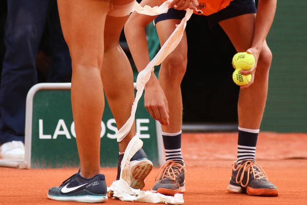 2022 French Open - Day Nine Zheng Qinwen during her match against Iga Swiatek on Philipe Chatrier court in the 2022 French Open 4th Round. Paris France  Copyright: xIbrahimxEzzatx originalFilename:ezzat-notitle220530_npBFk.jpg