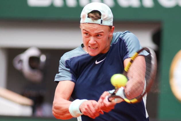 2022 French Open - Day Nine Holger Rune during his match against Stefanos Tsitsipas on Philipe Chatrier court in the 2022 French Open 4th Round. PARIS France  Copyright: xIbrahimxEzzatx originalFilename:ezzat-notitle220530_npbhH.jpg