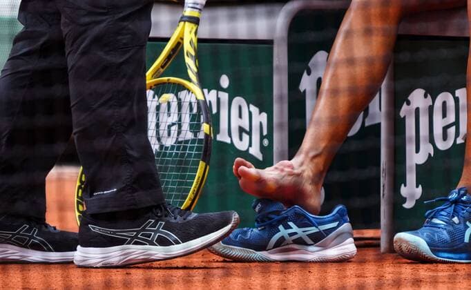 Sport Themen der Woche KW22 Sport Bilder des Tages Mandatory Credit: Photo by Javier Garcia Shutterstock (12960001a) Leylah Fernandez has en early medical time out for a foot problem which shows a very large swelling French Open Tennis, Day 10, Roland Garros, Paris, France - 31 May 2022 French Open Tennis, Day 10, Roland Garros, Paris, France - 31 May 2022  Copyright: xJavierxGarcia Shutterstockx 12960001a