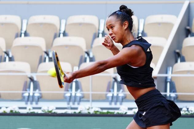 Mandatory Credit: Photo by Javier Garcia Shutterstock (12960001j) Leylah Fernandez in quarter final action French Open Tennis, Day 10, Roland Garros, Paris, France - 31 May 2022 French Open Tennis, Day 10, Roland Garros, Paris, France - 31 May 2022  Copyright: xJavierxGarcia Shutterstockx 12960001j