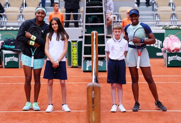 Mandatory Credit: Photo by Javier Garcia Shutterstock (12960001v) Coco Gauff and Sloane Stephens pose for a photo before their match French Open Tennis, Day 10, Roland Garros, Paris, France - 31 May 2022 French Open Tennis, Day 10, Roland Garros, Paris, France - 31 May 2022  Copyright: xJavierxGarcia Shutterstockx 12960001v