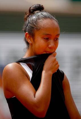 Mandatory Credit: Photo by Ella Ling Shutterstock (12959947r) Leylah Fernandez of Canada frustrated French Open Tennis, Day 10, Roland Garros, Paris, France - 31 May 2022 French Open Tennis, Day 10, Roland Garros, Paris, France - 31 May 2022  Copyright: xEllaxLing Shutterstockx 12959947r