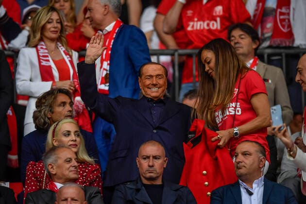Bilder des Jahres 2022, Sport 05 Mai Sport Themen der Woche KW22 Sport Bilder des Tages Photo Claudio Furlan LaPresse 31 May 2022 Monza (Italy) News Berlusconi s Monza promoted to Serie A for first time in club history.In the pic: Silvio Berlusconi during the party at the Brianteo Stadium  Copyright: xClaudioxFurlan LaPressex