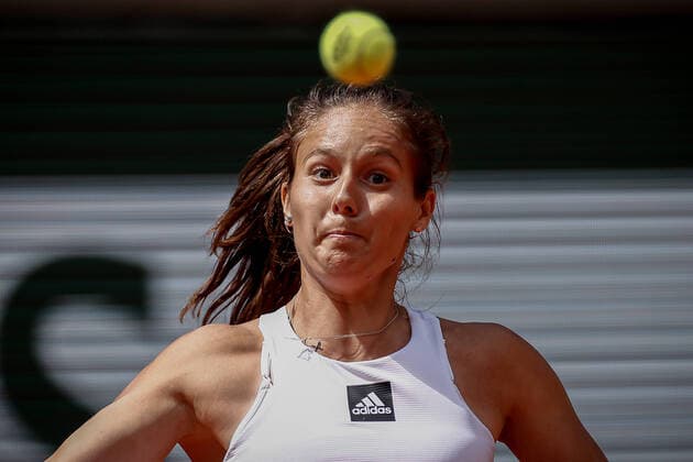 Daria KASATKINA (RUS) contre Veronika KUDERMETOVA (RUS) TENNIS : Roland Garros 2022 - 1 4e de finale - 01 06 2022 AurelienMorissard Panoramic 