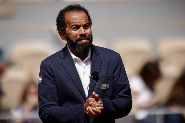 L arbitre Kader Nouni TENNIS : Roland Garros 2022 - 1 4e de finale - 01 06 2022 AurelienMorissard Panoramic 