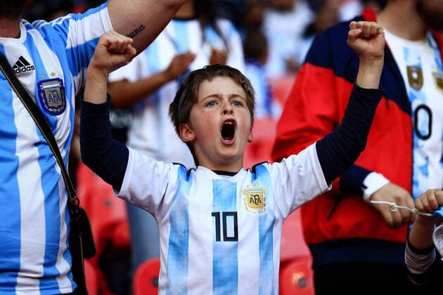 1st June 2022; Wembley Stadium, London, England : CONBEMOL-UEFA CHAMPIONS CUP - FINALISSIMA, Italy versus Argentina: Argentina fan cheering  ActionPlus12395527 JohnxPatrickxFletcher