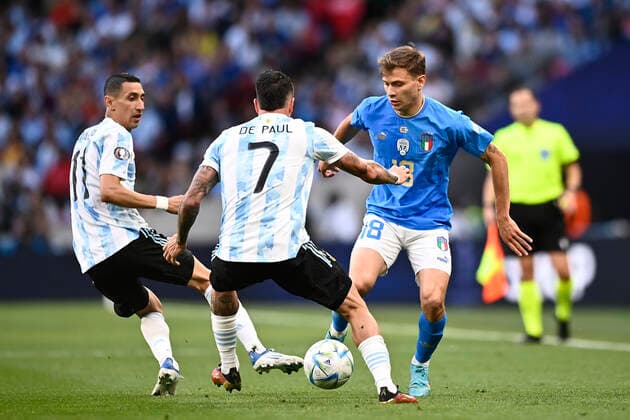Photo LaPresse - Fabio Ferrari June 01, 2022 London, Great Britain soccer Italy vs Argentina - Final Coppa dei Campioni CONMEBOL-UEFA - Wembley Stadium of Londra. In the pic:Nicol& xf2; Barella (Italy)  Copyright: xFabioxFerrari LaPressex