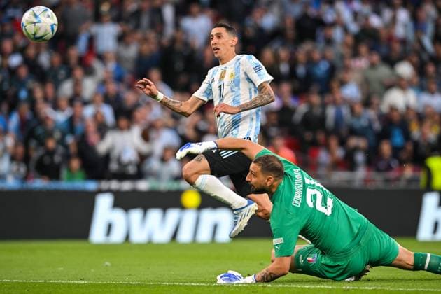 Sport Bilder des Tages London, England, June 1st 2022: Angel Di Maria (11 Argentina) scores the second team goal and Goalkeeper Gianluigi Donnarumma (21 Italy) is beaten during the UEFA CONMEBOL Finalissima 2022 football match between Italy and Argentina at Wembley Stadium in London, England. Cristiano Mazzi SPP Italy v Argentina - UEFA CONMEBOL Finalissima 2022 - Wembley Stadium 
