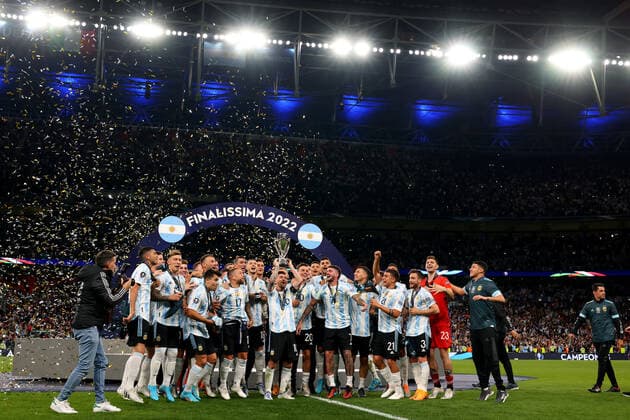 1st June 2022; Wembley Stadium, London, England : CONBEMOL-UEFA CHAMPIONS CUP - FINALISSIMA, Italy versus Argentina: Lionel Messi of Argentina celebrates with the Finalissima trophy  ActionPlus12395912 ShaunxBrooks