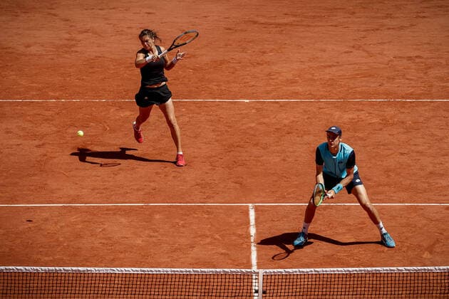 Ena SHIBAHARA (JPN) et Wesley KOOLHOF (NED) contre Ulrikke EIKERI (NOR) et Joran VLIEGEN (BEL) TENNIS : Roland Garros 2022 - Finale Double Mixte - 02 06 2022 AurelienMorissard Panoramic 