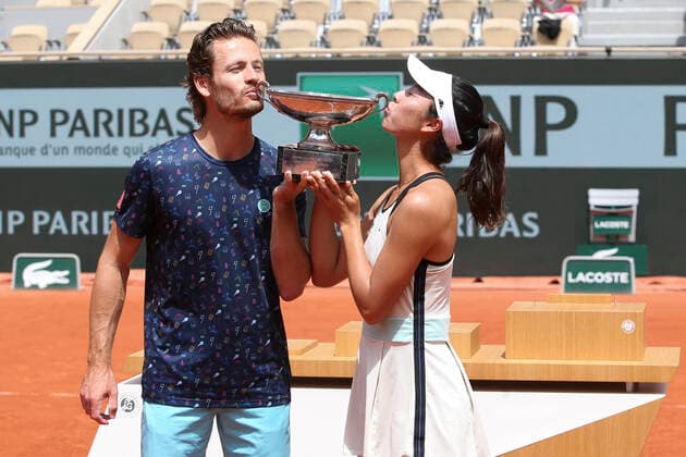Ena SHIBAHARA (JPN) et Wesley KOOLHOF (NED) contre Ulrikke EIKERI (NOR) et Joran VLIEGEN (BEL) TENNIS : Roland Garros 2022 - Finale Double Mixte - 02 06 2022 MichaelBaucher Panoramic 