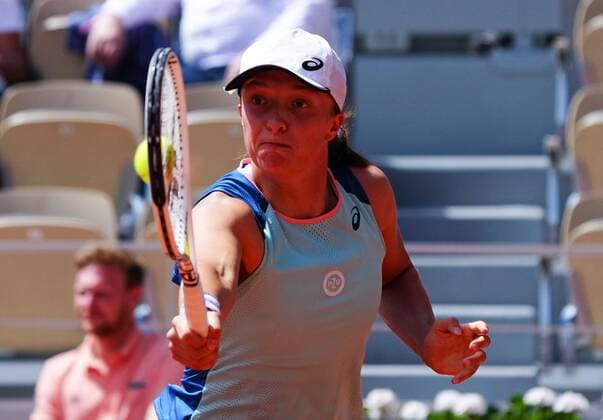 Mandatory Credit: Photo by Javier Garcia Shutterstock (12960006d) Iga Swiatek in semi final action French Open Tennis, Day 12, Roland Garros, Paris, France - 02 Jun 2022 French Open Tennis, Day 12, Roland Garros, Paris, France - 02 Jun 2022  Copyright: xJavierxGarcia Shutterstockx 12960006d