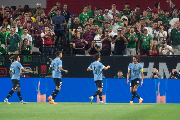 June 2, 2022, Glendale, Arizona, USA: UruguayÃ¢â‚¬â ¢s Edinson Cavani (21) celebrates after scoring a goal against Mexico Thursday, June 02, 2022, at State Farm Stadium in Glendale, Arizona. Mexico lost 0-3 against Uruguay in the Mexico U.S. Tour. Glendale USA - ZUMAb166 20220602_zap_b166_004 Copyright: xJeffxBrownx