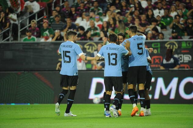 Uruguayan players ederico Valverde (L), Damian Suarez (c) and Matías Vecino (R) celebrate after scoring a goal against Mexico during an International Friendly, Länderspiel, Nationalmannschaft soccer match between the national teams of Mexico and Uruguay at the Phoenix University stadium in Glendale, USA, 02 June 2022. Mexico vs. Uruguay !ACHTUNG: NUR REDAKTIONELLE NUTZUNG!  Copyright: xMaxxSimbronx USA8200 20220603-cda9a3f9cc4ea29802b708ef2b314bcfc85856c9