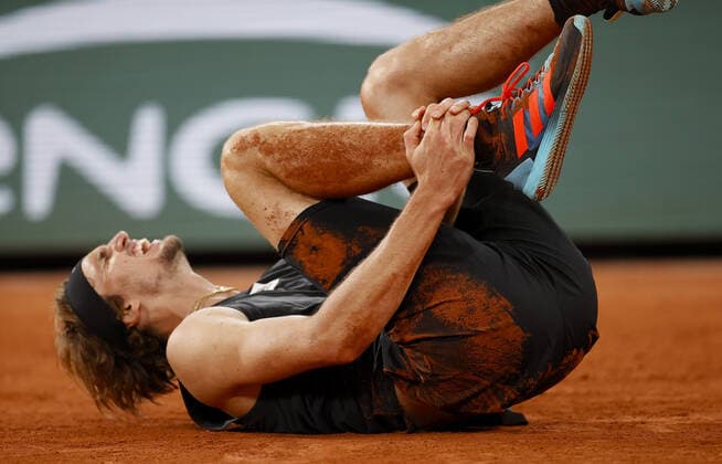 Mandatory Credit: Photo by Ella Ling Shutterstock (12959951r) Alexander Zverev of Germany screams following a fall French Open Tennis, Day 13, Roland Garros, Paris, France - 03 Jun 2022 French Open Tennis, Day 13, Roland Garros, Paris, France - 03 Jun 2022  Copyright: xEllaxLing Shutterstockx 12959951r