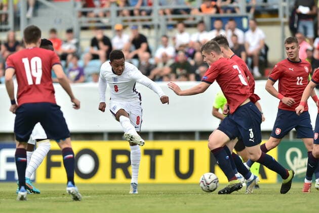 Jacob Ramsey of England (centre) in action during the 2023 UEFA European Under-21 Championship qualification Group G: Czech Republic vs. England in Ceske Budejovice, Czech Republic, June 3, 2022. (CTKxPhoto VaclavxPancer) CTKPhotoP2022060307534 