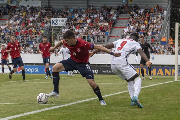 From left Czech David Jurasek, Folarin Balogun of England in action during the 2023 UEFA European Under-21 Championship qualification Group G: Czech Republic vs. England in Ceske Budejovice, Czech Republic, June 3, 2022. (CTKxPhoto VaclavxPancer) CTKPhotoP2022060307855  VPC_0001