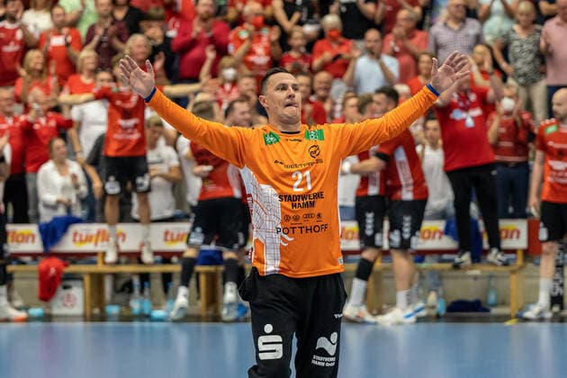 Handball I Herren I Saison 2021-2022 I 2. HBL I 37. Spieltag I ASV Hamm-Westfalen - TV Großwallstadt I 03.06.2022 Vladimir Bozic (21, ASV Hamm-Westfalen) jubelt Hamm Westpress Arena NRW Deutschland