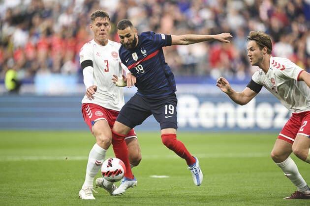 Karim Benzema (France) vs Jannik Vestergaard (Danemark) FOOTBALL : France vs Danemark - Ligue des Nations - 03 06 2022 JBAutissier Panoramic 