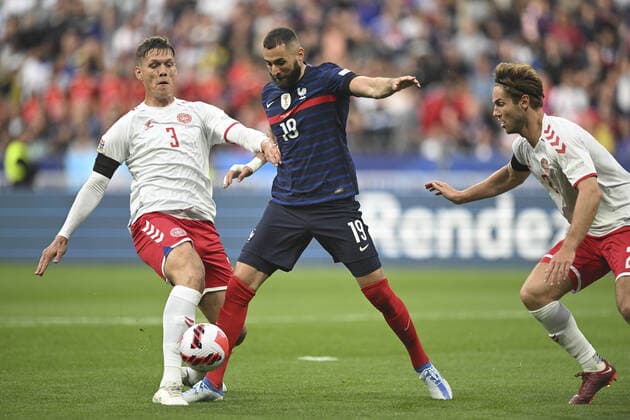 Karim Benzema (France) vs Jannik Vestergaard (Danemark) FOOTBALL : France vs Danemark - Ligue des Nations - 03 06 2022 JBAutissier Panoramic 