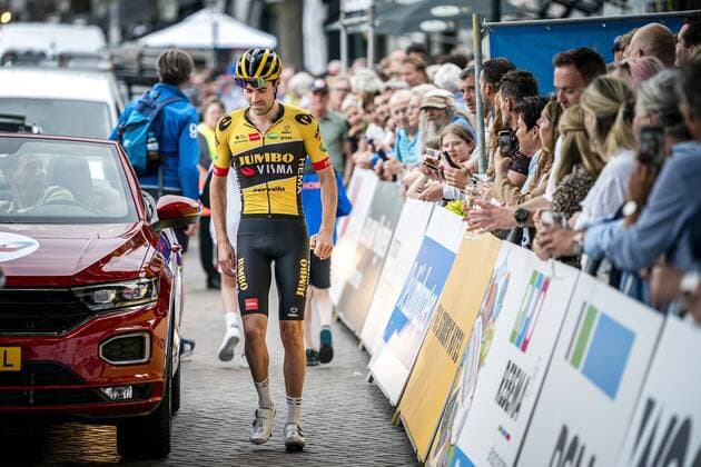 2022-06-03 20:31:04 MAASTRICHT - Cyclist Tom Dumoulin prior to the start of the RSM-Wealer Ronde, a criterium in Maastricht. Dumoulin will end his career after this season. ANP ROB ENGELAAR netherlands out - belgium out Maastricht xVIxxIVx