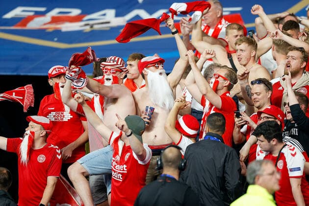 Sport Bilder des Tages Parc des Princes, Paris 03. Juni 2022 UEFA Nations League Frankreich - Dänemark v.l., Dänemark fans jubeln jubelt nach Spielende. Copyright: AntonioxBorga