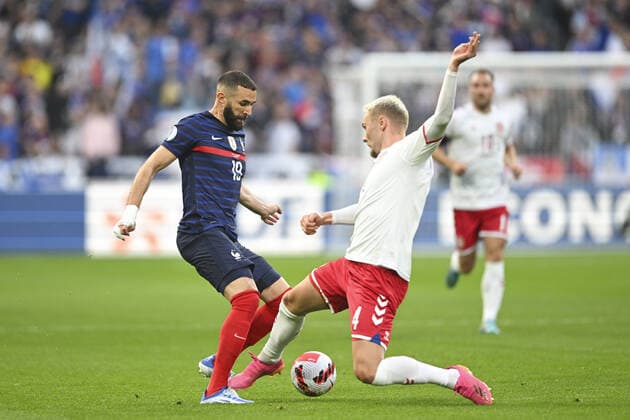 Karim Benzema (France) vs Victor Nelsson (Danemark) FOOTBALL : France vs Danemark - Ligue des Nations - 03 06 2022 JBAutissier Panoramic 