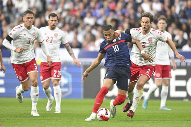 Kylian Mbappe (France) vs Joachin Andersen (Danemark) FOOTBALL : France vs Danemark - Ligue des Nations - 03 06 2022 JBAutissier Panoramic 