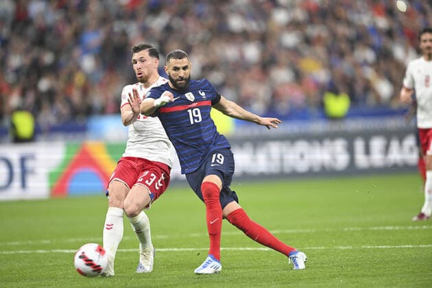 Karim Benzema (France) vs Pierre Emile Hojbjerg (Danemark) FOOTBALL : France vs Danemark - Ligue des Nations - 03 06 2022 JBAutissier Panoramic 