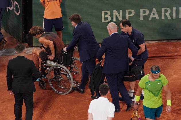 (220604) -- PARIS, June 4, 2022 -- Alexander Zverev leaves the court in a wheelchair as he retires from the match after sustaining an injury during the men s singles semifinal match between Alexander Zverev of Germany and Rafael Nadal of Spain at the French Open tennis tournament at Roland Garros in Paris, France, June 3, 2022. ) (SP)FRANCE-PARIS-TENNIS-ROLAND GARROS-FRENCH OPEN-MEN S SINGLES SEMIFINAL MengxDingbo 