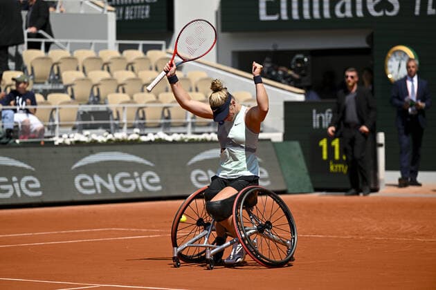 joie de Diede De Groot (ned) TENNIS : Roland Garros 2022 - Finale Fauteuil - 04 06 2022 JBAutissier Panoramic 