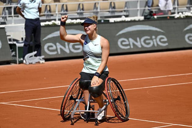 joie de Diede De Groot (ned) TENNIS : Roland Garros 2022 - Finale Fauteuil - 04 06 2022 JBAutissier Panoramic 