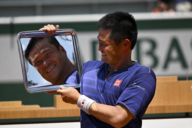 Sport Bilder des Tages Shingo Kunieda (jpn) nposant avec le trophee du vainqueur TENNIS : Roland Garros 2022 - Finale Fauteuil - 04 06 2022 JBAutissier Panoramic 