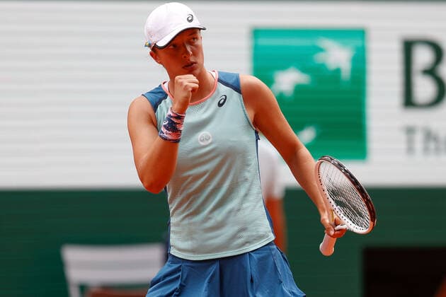 04.06.2022, Tennis, French Open 2022 Roland-Garros Finale Damen Einzel Iga Swiatek (POL) - Coco Gauff (USA), FRA, Paris, Roland Garros Bild: v. li. Iga Swiatek (POL) jubelt Copyright: HMBxMedia AntonioxBorga