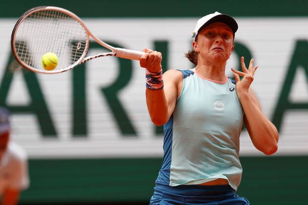 04.06.2022, Tennis, French Open 2022 Roland-Garros Finale Damen Einzel Iga Swiatek (POL) - Coco Gauff (USA), FRA, Paris, Roland Garros Bild: v. li. Iga Swiatek (POL) Copyright: HMBxMedia AntonioxBorga