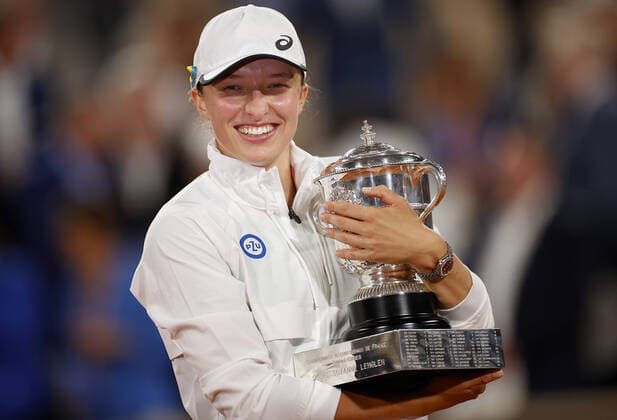 Mandatory Credit: Photo by Ella Ling Shutterstock (12959953d) Iga Swiatek of Poland celebrates with the trophy French Open Tennis, Day 14, Roland Garros, Paris, France - 04 Jun 2022 French Open Tennis, Day 14, Roland Garros, Paris, France - 04 Jun 2022  Copyright: xEllaxLing Shutterstockx 12959953d