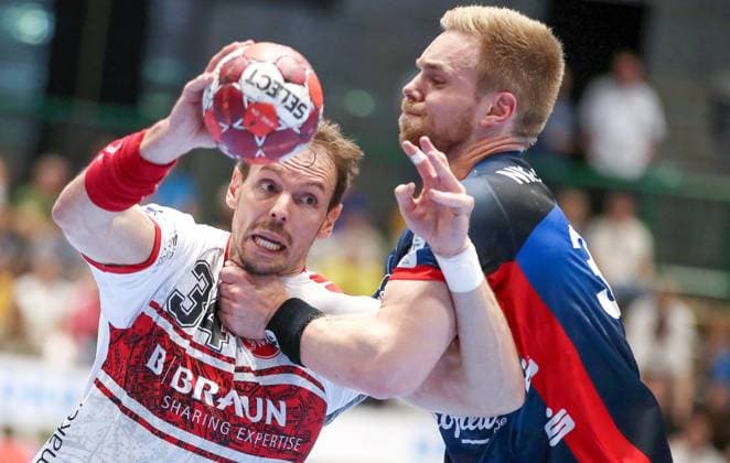 Sport Bilder des Tages Wuppertal, 04.06.22, Handball: Bundesliga, 32. Spieltag, Bergischer Handball-Club 06 - MT Melsungen, Uni-Halle. Kai Haefner (l) von MT Melsungen kaempft gegen Tom Kare Nikolaisen von Bergischer HC um den Ball. Bergischer HC - MT Melsungen