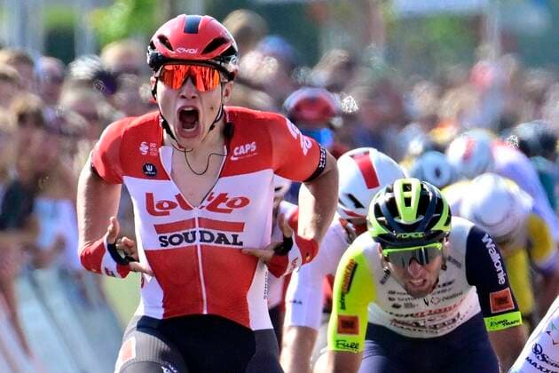 Sport Themen der Woche KW22 Sport Bilder des Tages HEIST-OP-DEN-BERG, BELGIUM - JUNE 04 : De Lie Arnaud (BEL) of Lotto Soudal celebrates the win before Nizzolo Giacomo (ITA) of Israel - Premier Tech and Cavendish Mark (GBR) of Quick-Step Alpha Vinyl Team during the UCI Europe Tour Heistse Pijl 2022 cycling race with start in Vosselaar and finish in Heist-Op-Den-Berg on June 4, 2022 in Heist-op-den-Berg, Belgium, 04 06 2022 ( Heistse Pijl 2022 cycling race PhotoNews Panoramic 