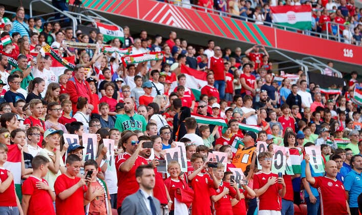 Hungary v England UEFA Nations League Hungary fans during the UEFA Nations League match between England and Hungary at the Puskas Stadium, Budapest Content Not Available For UK Newspapers Copyright: xPaulxChestertonx FIL-16979-0033 UK Newspapers OUT