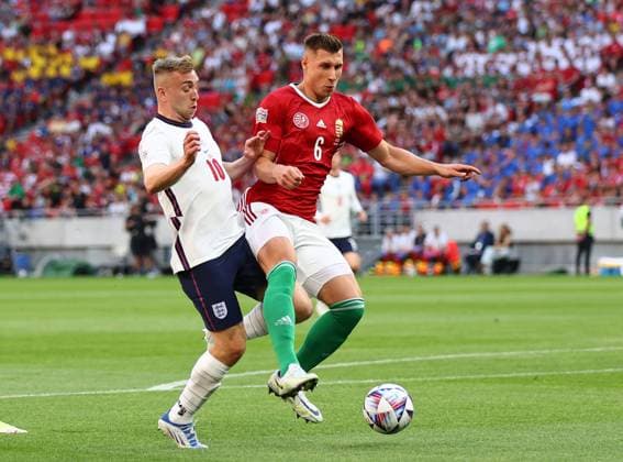 Fußball, Nations League, England - Ungarn Budapest, Hungary, 4th June 2022. Jarrod Bowen of England blocked by Willi Orban of Hungary during the UEFA Nations League match at Puskas Arena, Budapest. Picture credit should read: David Klein Sportimage EDITORIAL USE ONLY. No use with unauthorised audio, video, data, fixture lists, club league logos or live services. Online in-match use limited to 120 images, no video emulation. No use in betting, games or single club league player publications. SPI-1726-0045