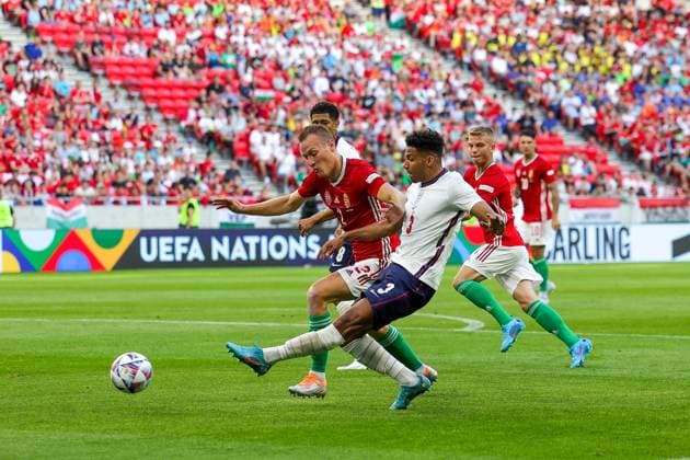 Fußball, Nations League, England - Ungarn Hungary v England UEFA Nations League 04 06 2022. James Justin (3) of England crosses the ball into the area during the UEFA Nations League match between Hungary and England at Puskas Arena Park, Budapest, Hungary on 4 June 2022. Editorial use only , Copyright: xNigelxKeenex PSI-15373-0036