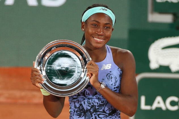 2022 French Open Women s Final Coco Gauff posing for photos with Roland Garros second place trophy after her defeat against Iga Swiatek on Philipe Chatrier court in the 2022 French Open women s final. PARIS France  Copyright: xIbrahimxEzzatx originalFilename:ezzat-notitle220604_npjEk.jpg
