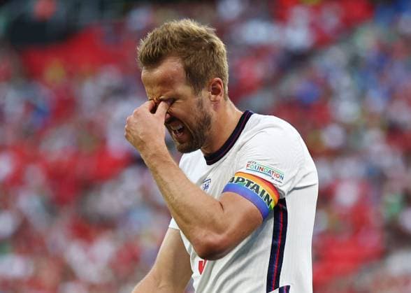 Sport Bilder des Tages Budapest, Hungary, 4th June 2022. Harry Kane of England reacts to a missed chance during the UEFA Nations League match at Puskas Arena, Budapest. Picture credit should read: David Klein Sportimage EDITORIAL USE ONLY. No use with unauthorised audio, video, data, fixture lists, club league logos or live services. Online in-match use limited to 120 images, no video emulation. No use in betting, games or single club league player publications. SPI-1726-0104