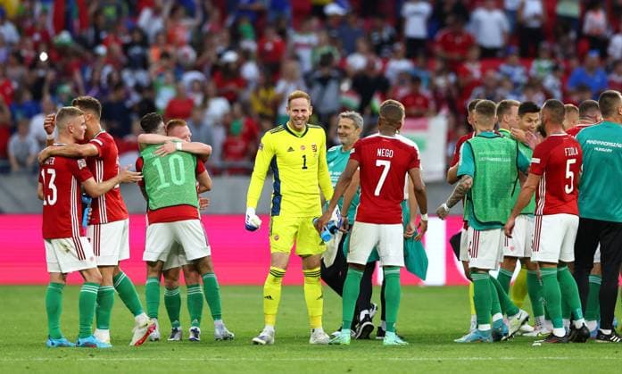 Budapest, Hungary, 4th June 2022. The Hungary team celebrate the win during the UEFA Nations League match at Puskas Arena, Budapest. Picture credit should read: David Klein Sportimage EDITORIAL USE ONLY. No use with unauthorised audio, video, data, fixture lists, club league logos or live services. Online in-match use limited to 120 images, no video emulation. No use in betting, games or single club league player publications. SPI-1726-0112